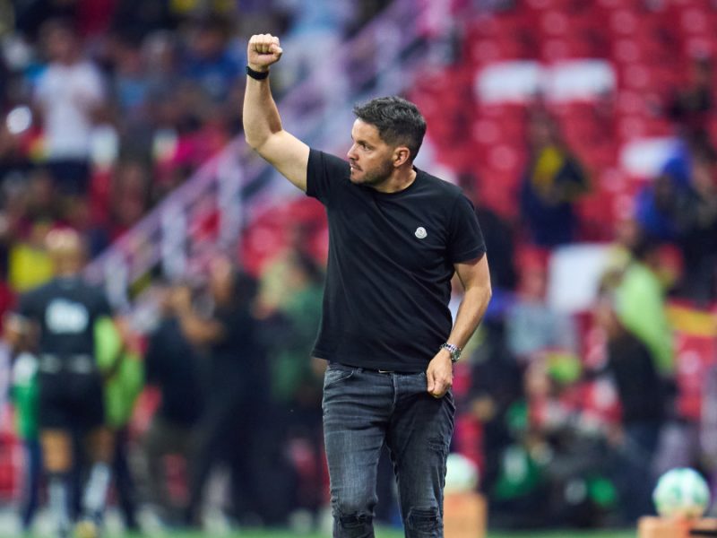 Sporting de Gijón avanza en la negociación por Nicolás Larcamón