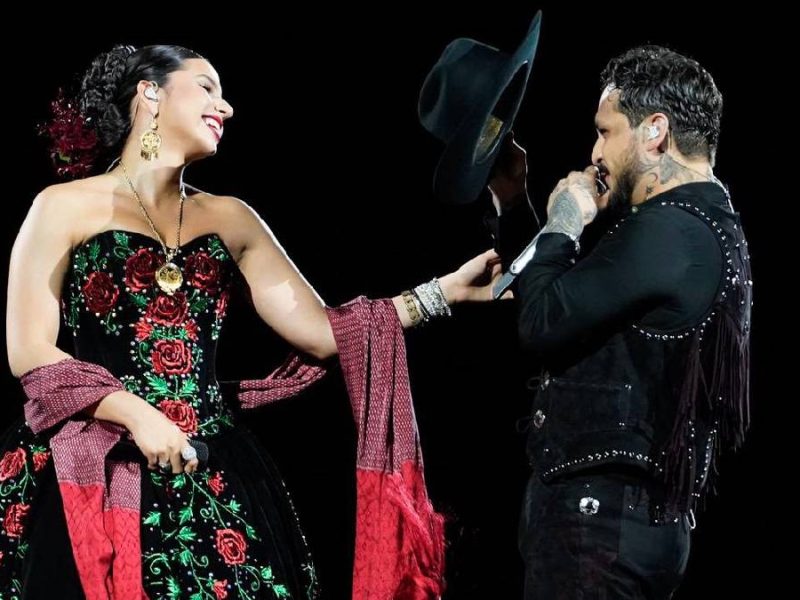 Nodal le vuelve a declarar su amor a Ángela Aguilar en la Plaza de Toros México: ‘Te amo vida mía’