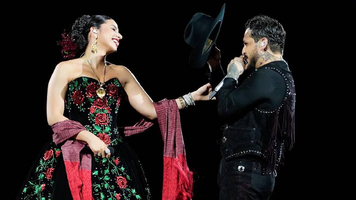 Nodal triunfa en la Plaza de Toros México