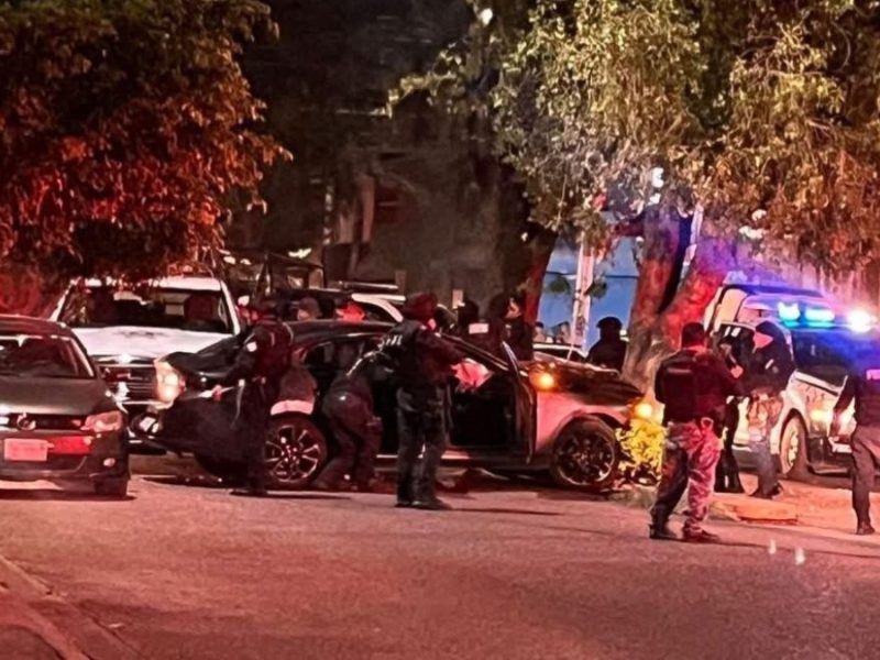 Se asusta y emprende la huida luego de que policías le marcaran el alto en Celaya; choca y lo arrestan