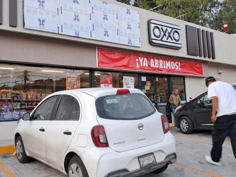 Reabre primera tienda Oxxo incendiada en Guanajuato a tres meses de ataques por captura de El Mencho