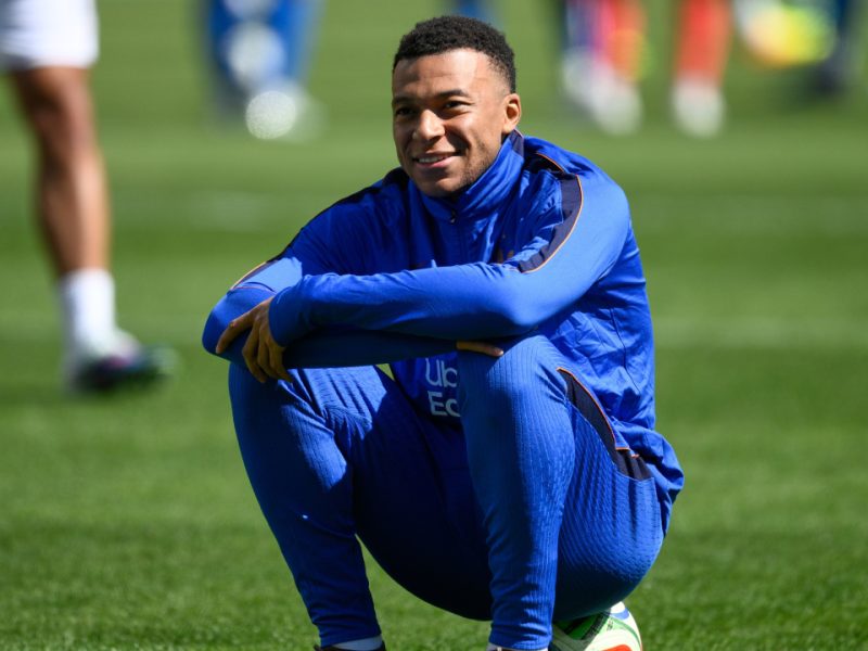 Mbappé dice que Arbeloa le indicó que es su “cuarto delantero” y técnico le responde