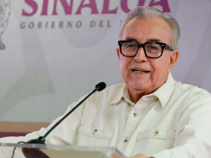 Comparecen en la FGR Rubén Rocha, gobernador de Sinaloa y su vicefiscal