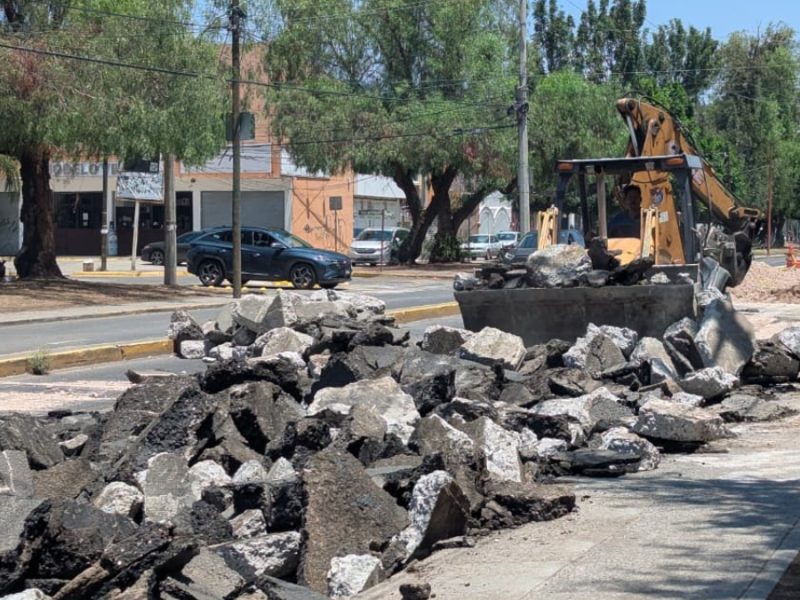 Preocupa a comerciantes ‘vaya para largo’ reparación de socavones en Irapuato: ‘Más nos pega en las ventas’