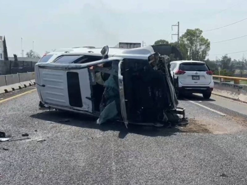 Camioneta vuelca, desata carambola y provoca segundo accidente en la carretera Panamericana