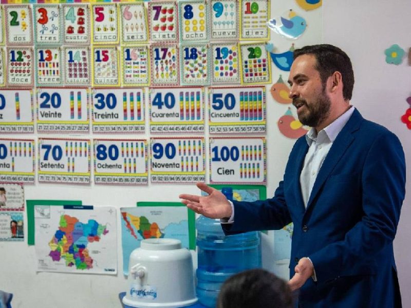 Aprueban reformas para proteger a menores de adicciones digitales y ciberacoso