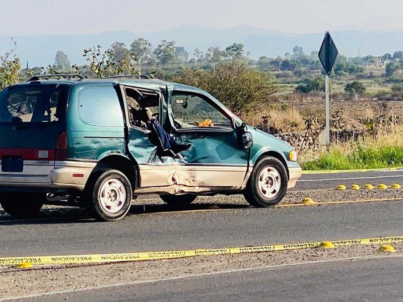 Escena de horror: Hallan a motociclista muerto dentro de la camioneta con la que chocó