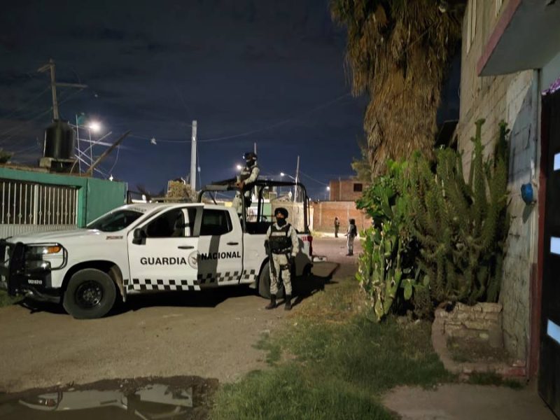 Sicarios llegan disparando contra vivienda: Asesinan a expolicía de Irapuato y hieren a mujer