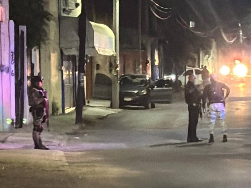 Emboscada en la colonia Lagos: Balean a pareja a bordo de su auto; hay un muerto