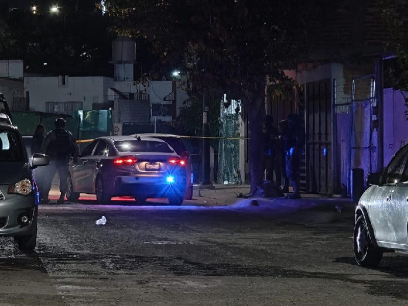 Ataque armado en Vista Esmeralda deja muertos a dos hombres que platicaban afuera de un domicilio