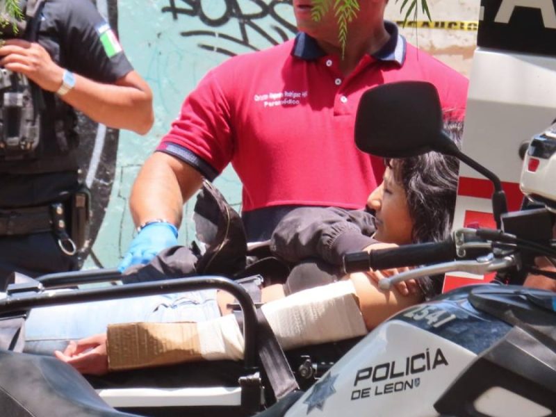 Los hieren en brazos y piernas como “advertencia”; ‘El Bocinas’ y jovencita quedan heridos en León