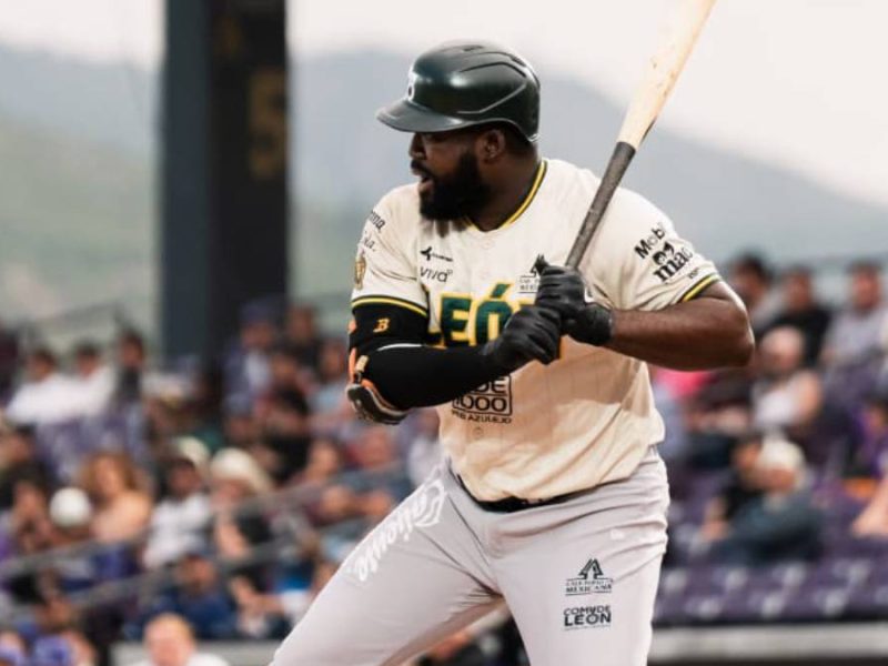 Bravos de León se queda con la serie ante Conspiradores tras explosivo triunfo
