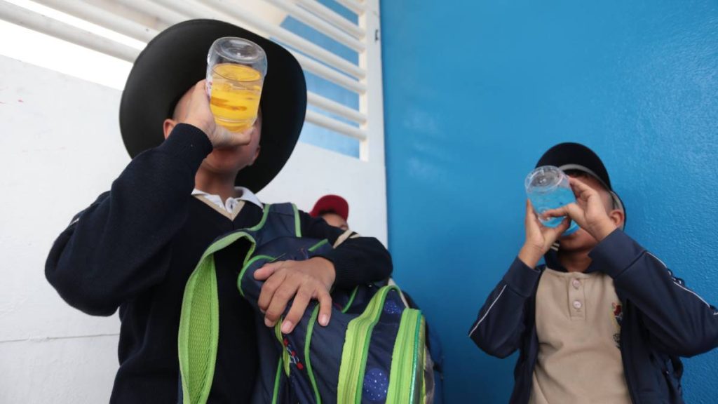 Escuelas de Guanajuato lidian con el calor para seguir con las clases; ajustan horarios