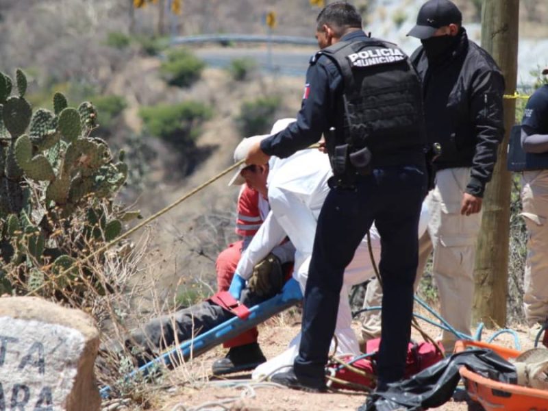 Encuentran cadáver en barranco de la León-San Felipe; tenía múltiples fracturas