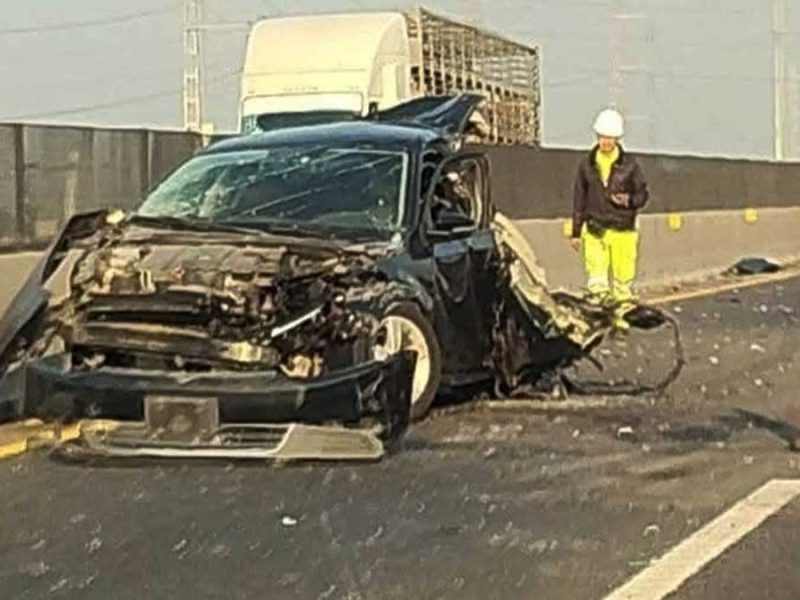 ¿Qué pasó en la carretera Panamericana? Auto choca a la altura del puente elevado de Tinajitas