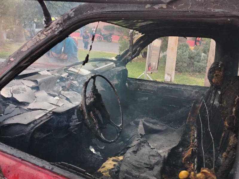 ¿Qué pasó en la carretera Celaya-SMA? Arde camioneta, chofer sufre crisis nerviosa