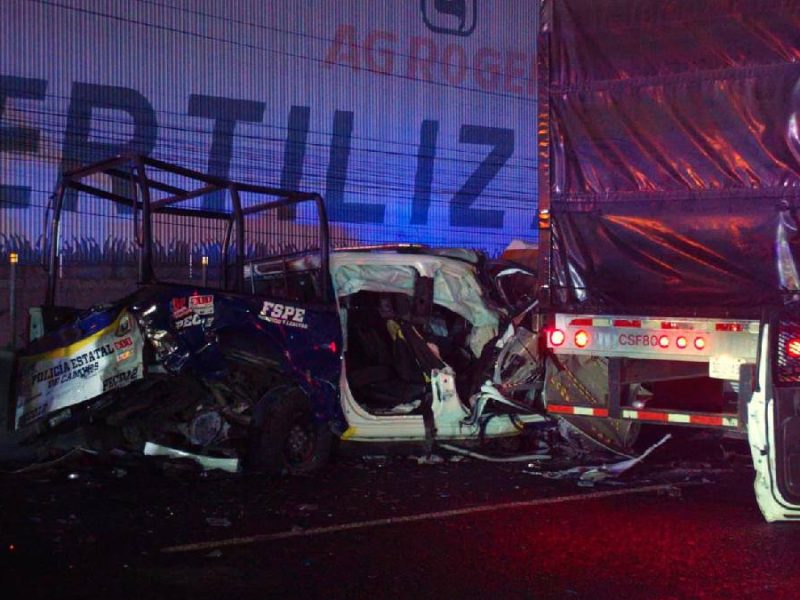 Reportan cinco oficiales heridos tras fuerte choque de patrulla de las FSPE contra tráiler