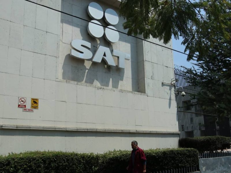 Inhabilitan a exjefe del SAT por asignar citas de forma irregular con datos privados