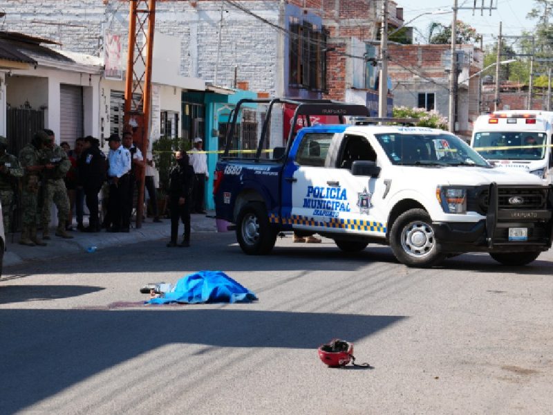 Atienden llamado a la puerta y los balean; uno murió en la calle y otro en el patio de la vivienda