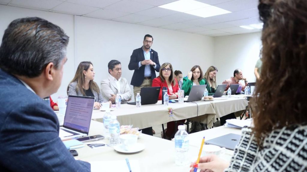 Cuestionan nexo familiar en Comité de Adquisiciones de León: Tesorera y Jurídico son hermanas