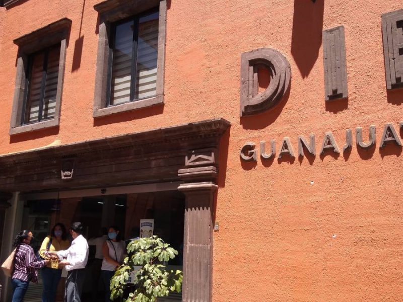 Simulan competencia en compras en siete dependencias del Gobierno de Guanajuato con Diego Sinhue