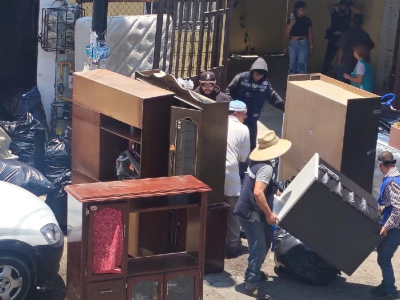 Familia denuncia agresiones y robo durante desalojo en Villas de San Juan