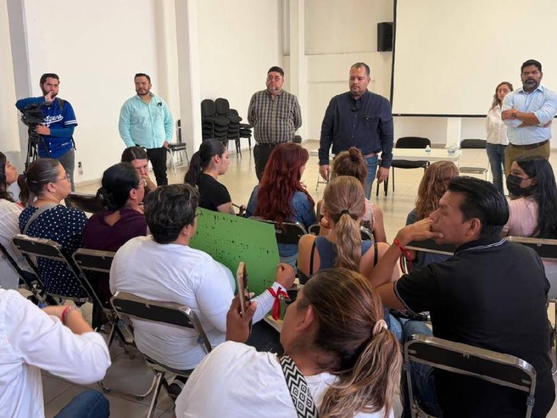 Protestan familias desalojadas de Villas de San Juan en Presidencia Municipal; exigen apoyo