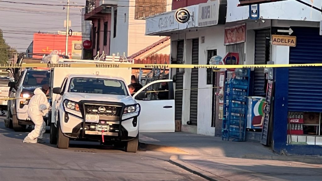Matan a expolicía de León en tienda de abarrotes en Villa de las Flores