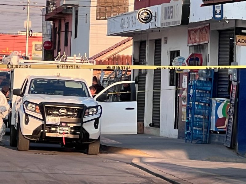 Matan a expolicía de León en tienda de abarrotes en Villa de las Flores