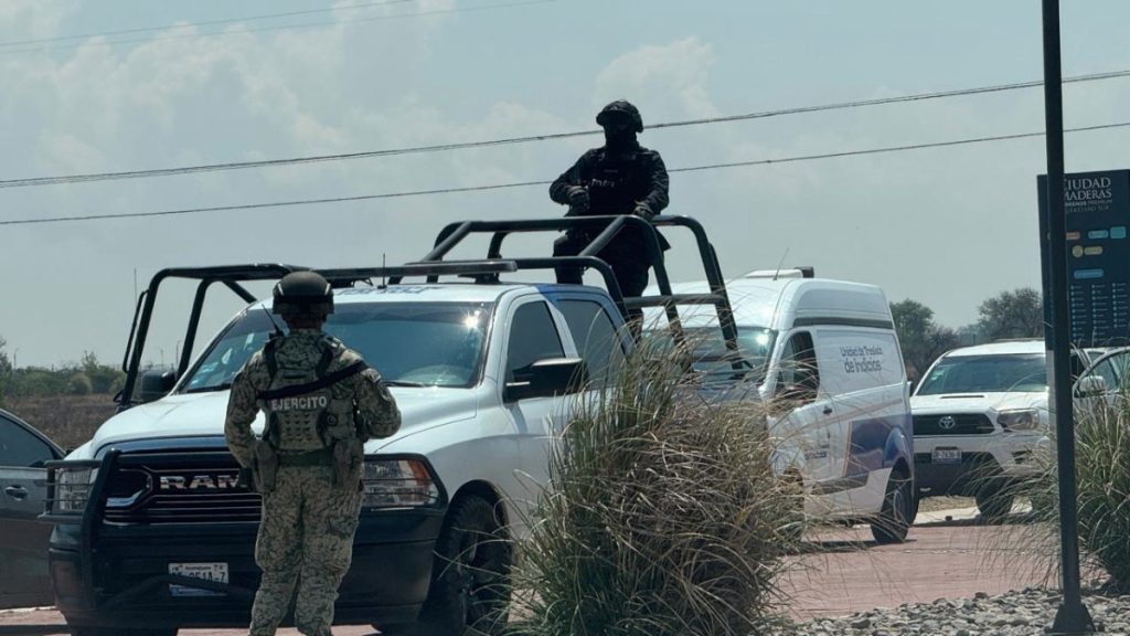 Localizan cuerpo con huellas de violencia en carretera de San Miguel de Allende