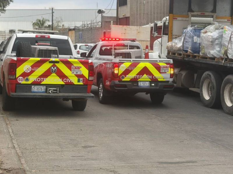 Evacuan a trabajadores por fuerte incendio en fábrica de pieles en la colonia Industrial Santa Crocce