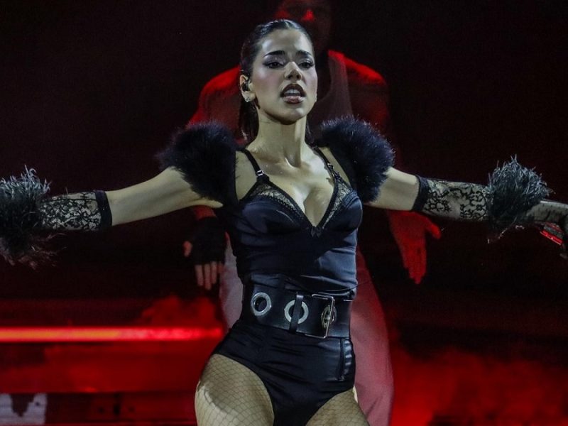 Kenia Os conquista León con K de Karma: fuego, pasarela y una noche de femme fatale