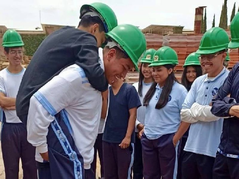Maestros en Guanajuato enfrentan crisis por tecnología y falta de disciplina en las aulas