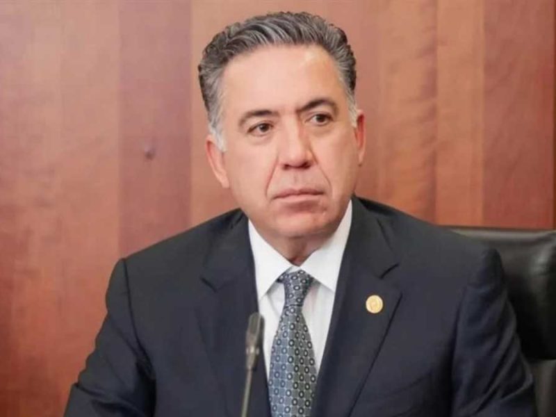 Video lo delata: Enrique Inzunza asiste a graduación en Sinaloa y su suplente vota en el Senado