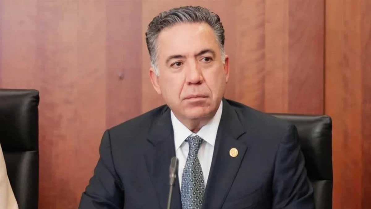 Enrique Inzunza en graduación