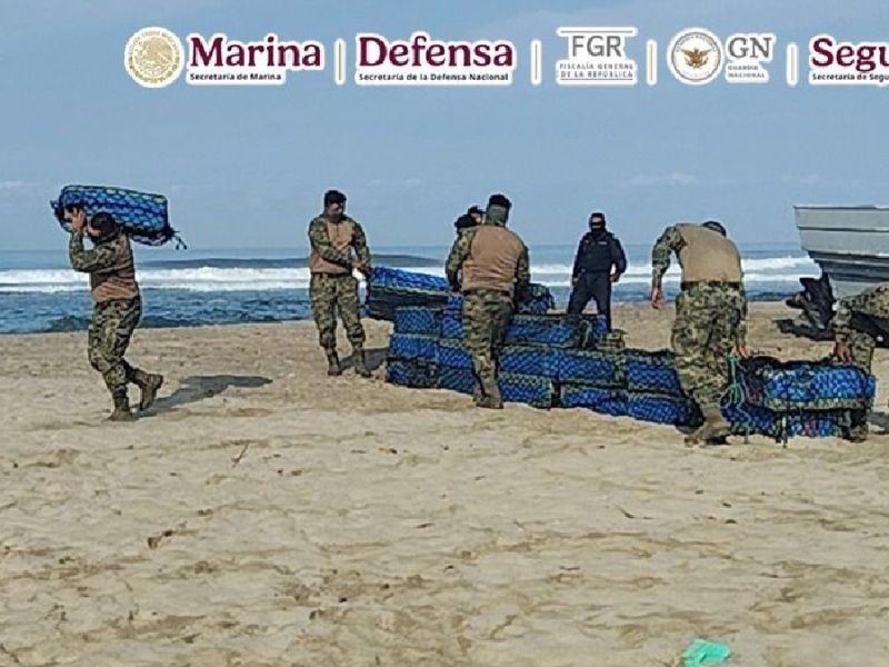 Marina intercepta narcolancha con toneladas de cocaína frente a Guerrero