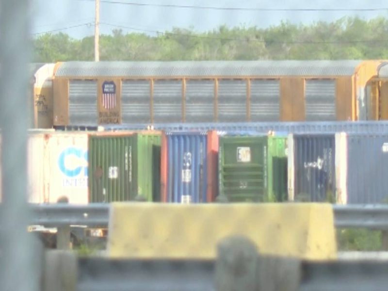 Identifican a migrantes de México y Honduras entre los fallecidos en vagón de tren en Laredo