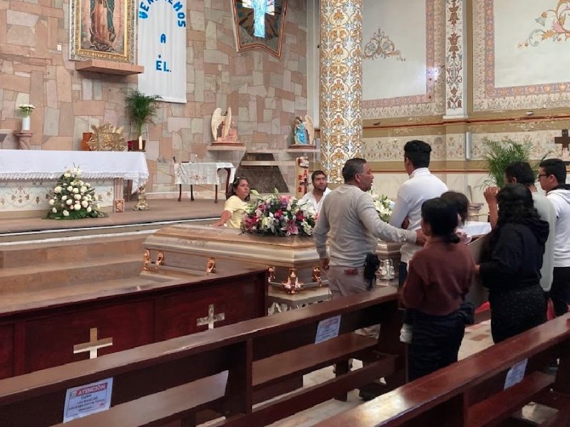 Despiden con aplausos en misa de cuerpo presente a buscadoras asesinadas