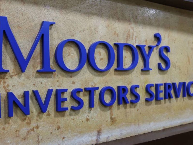 ¿Peligran tus ahorros? Especialistas aclaran que los bancos no están en crisis tras recorte de Moody’s