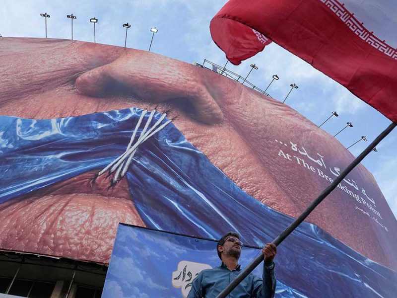 Irán lanza agencia para gravar buques en Ormuz y sacude la economía mundial