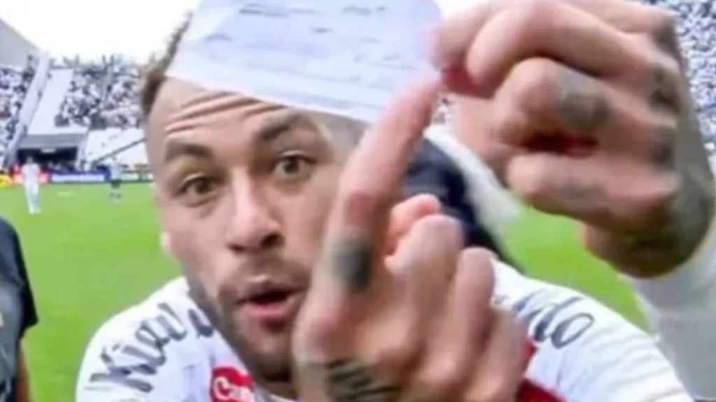 ‘Explota’ Neymar en Brasil: Fue sustituido por error en partido del Santos - Captura.