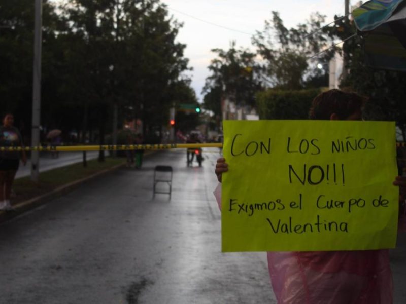 Familiares de Valentina exigen entrega de su cuerpo tras su asesinato; bloquean bulevar San Roque