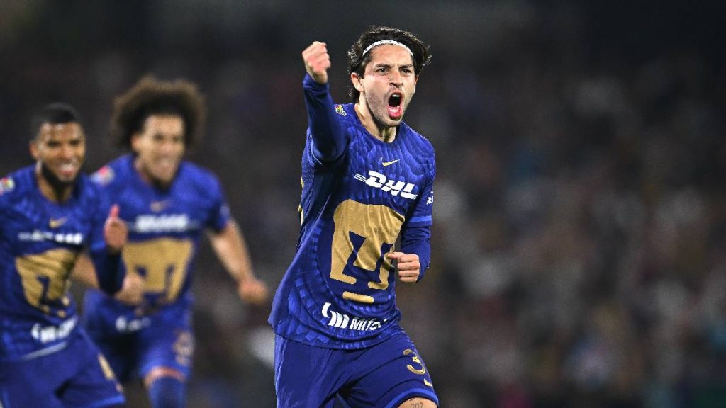 ¡Pumas  la final! Golazo de Jordan Carrillo elimina a Pachuca y hace soñar a la afición auriazul  - Foto: Mexsport.