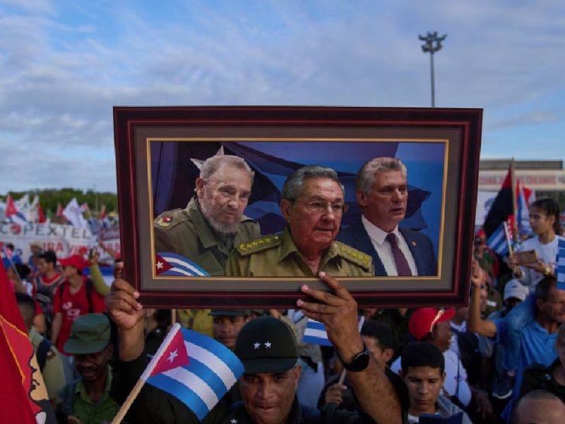 Cubanos rechazan una intervención de EU tras acusación a Raúl Castro