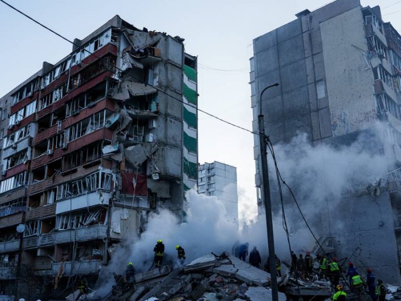 Tragedia en Kiev: Nueve muertos, incluyendo una niña, tras ataque ruso contra edificio residencial