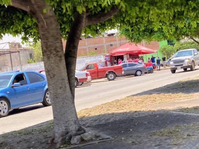 Hombres armados secuestran a taquero y golpean a mujer que intentó defenderlo, en Salamanca