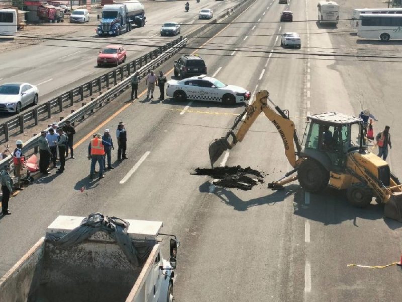 Socavón ocasiona cierre total en la carretera Irapuato-Silao en el sentido a León