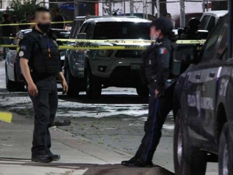 Disparan a pareja afuera de vivienda de Vibar; él fallece en hospital y ella está gravemente herida