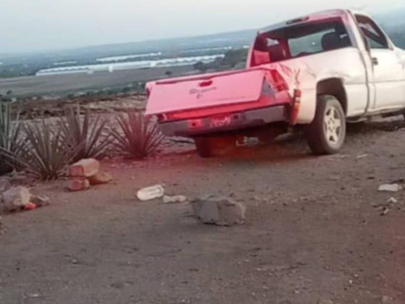 Muere un hombre tras salir proyectado en violenta volcadura en la Maravillas-Nuevo Mexiquito