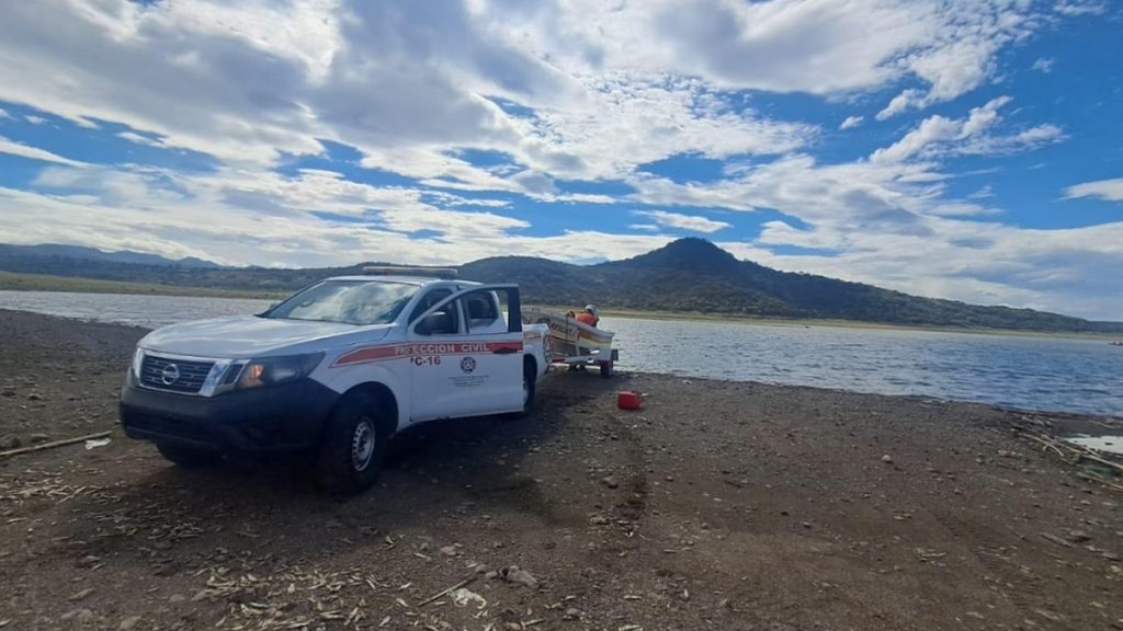 Rescatan cuerpo de mujer que flotaba en presa de Guanajuato capital; desde el domingo vecinos hicieron el reporte